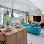 Atemberaubende Am Liebespfad Mit Privatpool, Meerblick, Moskitonetzen, Bbq-bereich Feriehus