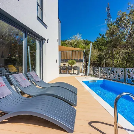 Atemberaubende Am Liebespfad Mit Privatpool, Meerblick, Moskitonetzen, Bbq-bereich Semesterbostad *