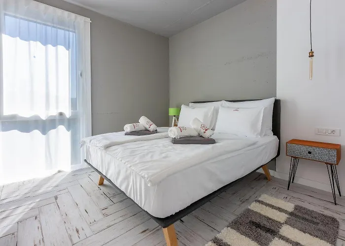 Semesterbostad Atemberaubende Am Liebespfad Mit Privatpool, Meerblick, Moskitonetzen, Bbq-bereich Crikvenica
