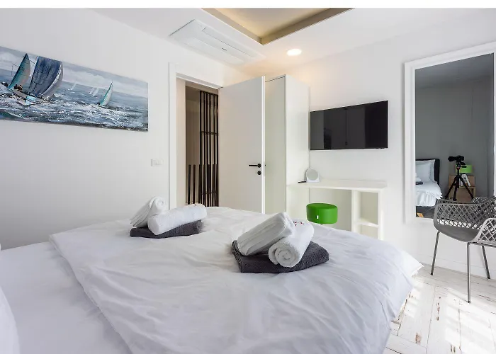 Atemberaubende Am Liebespfad Mit Privatpool, Meerblick, Moskitonetzen, Bbq-bereich Crikvenica