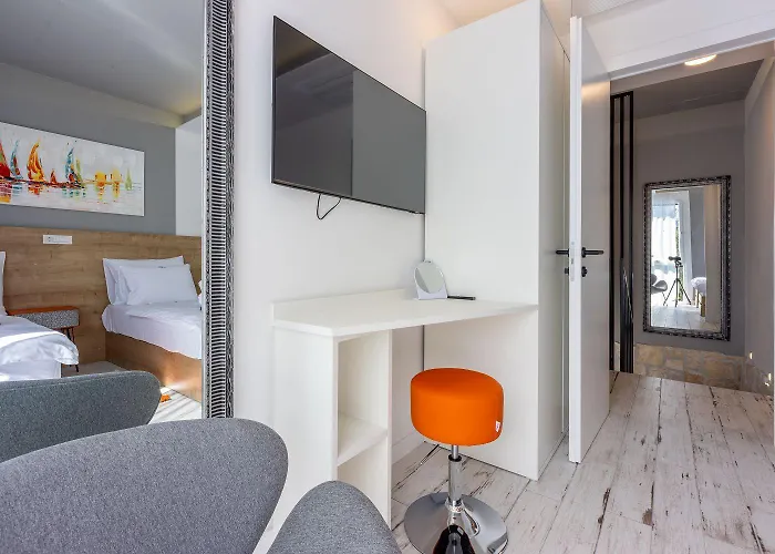 Vikendica Atemberaubende Am Liebespfad Mit Privatpool, Meerblick, Moskitonetzen, Bbq-bereich Crikvenica